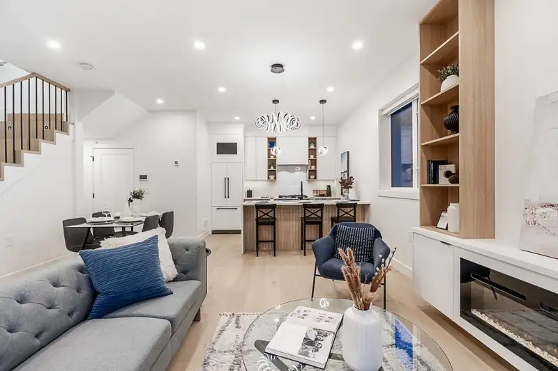 1 2715 E PENDER STREET - photo 4 of 37
