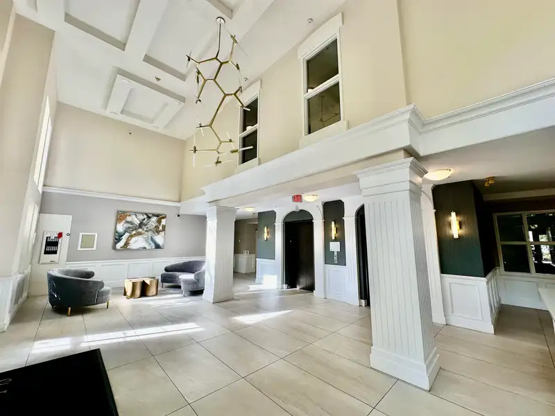 304 5835 HAMPTON PLACE - photo 3 of 28