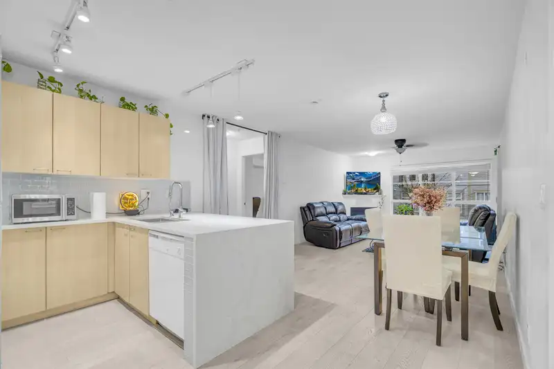 301 12083 92A AVENUE - photo 1 of 27