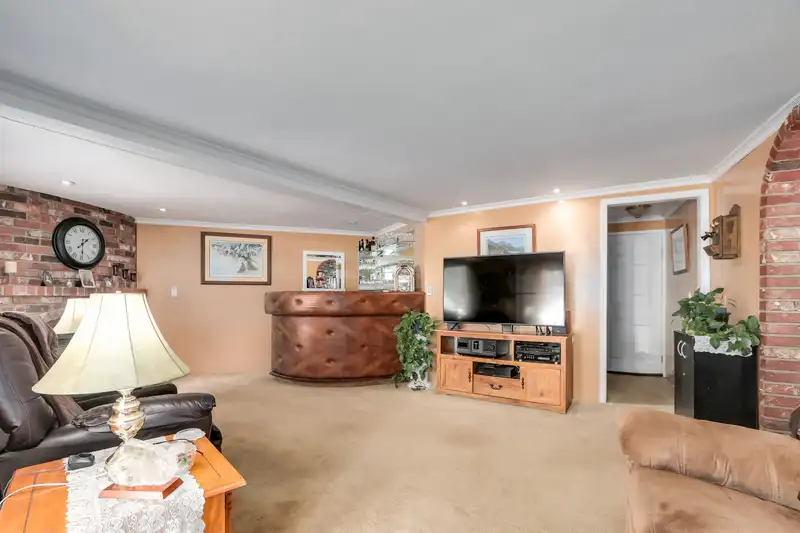 12204 85A AVENUE - photo 3 of 27