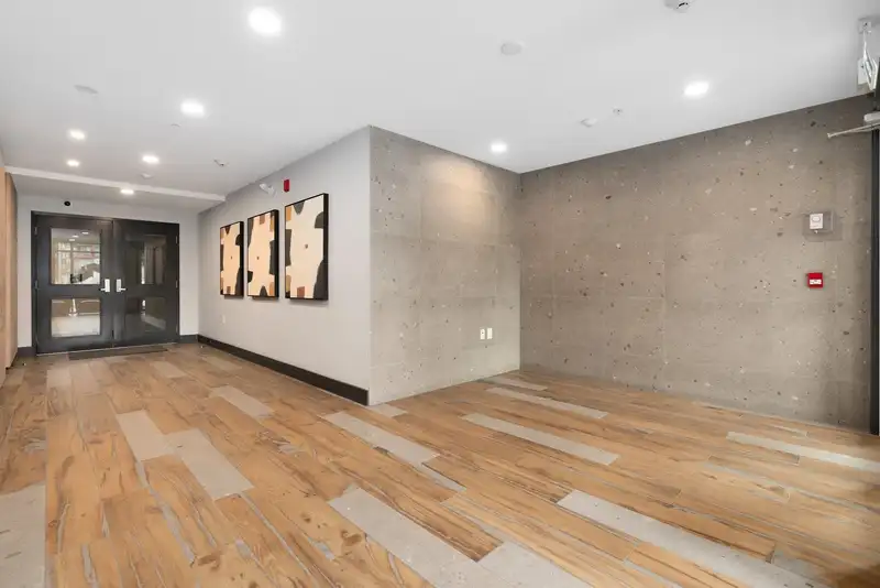 414 5415 BRYDON CRESCENT - photo 3 of 24
