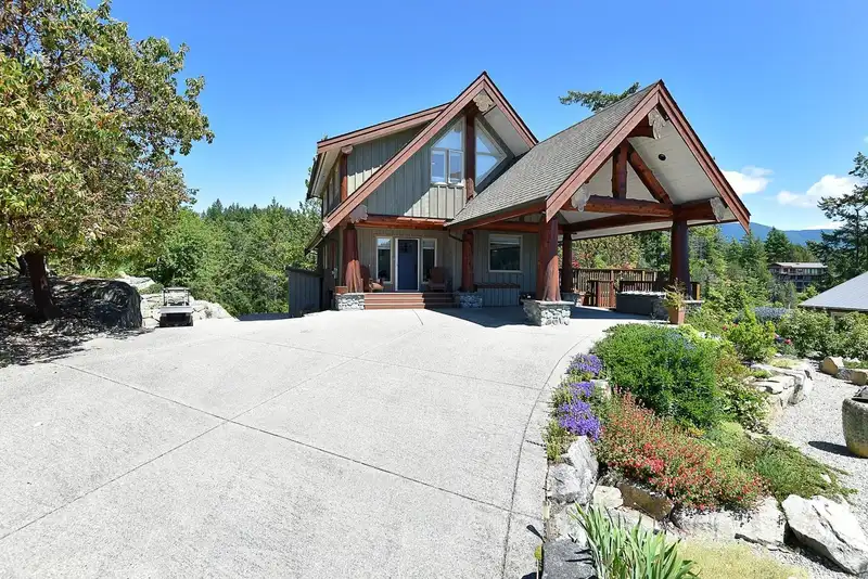 18 4622 SINCLAIR BAY ROAD - photo 1 of 39