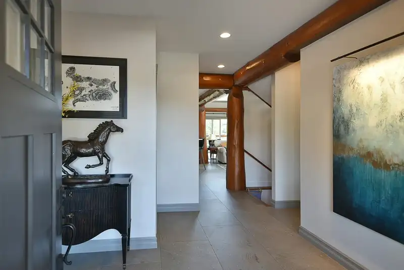18 4622 SINCLAIR BAY ROAD - photo 4 of 39