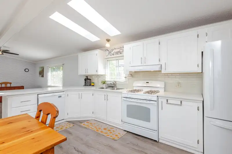 79 3300 HORN STREET - photo 2 of 33