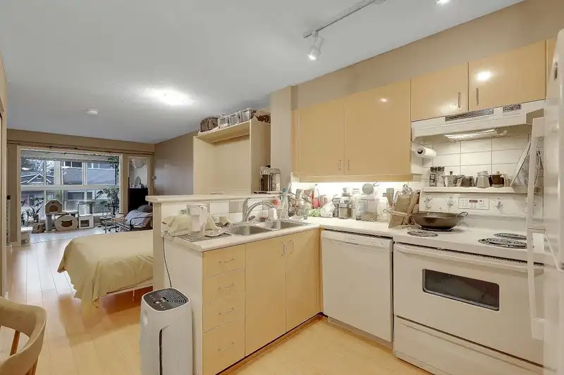 321 2680 W 4TH AVENUE - photo 3 of 32