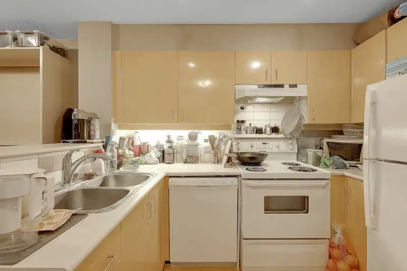 321 2680 W 4TH AVENUE - photo 4 of 32