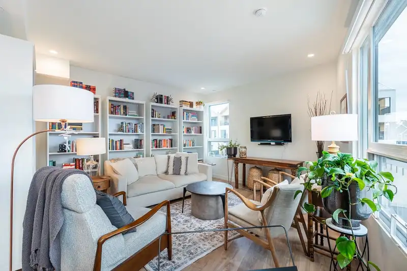 12 6340 MARKET AVENUE - photo 4 of 37
