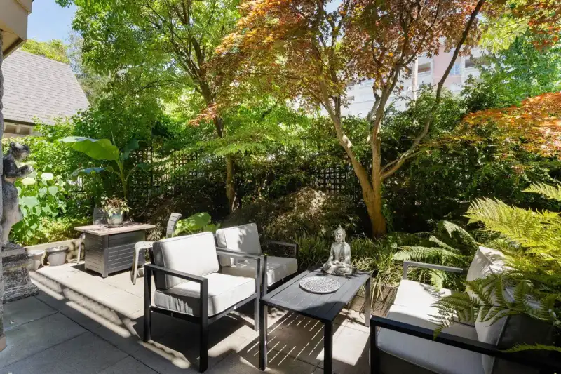 305 210 ELEVENTH STREET - photo 1 of 33