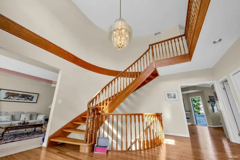 14519 29A AVENUE - photo 2 of 40