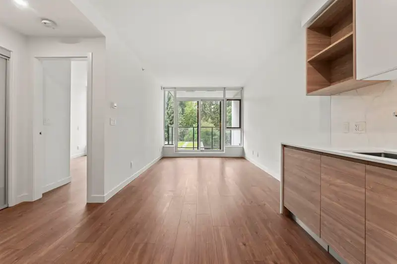 502 585 AUSTIN AVENUE - photo 4 of 33
