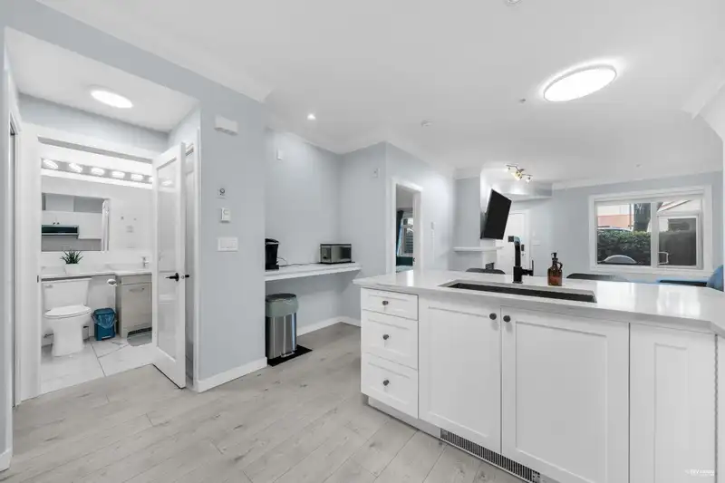 122 18 JACK MAHONY PLACE - photo 2 of 17