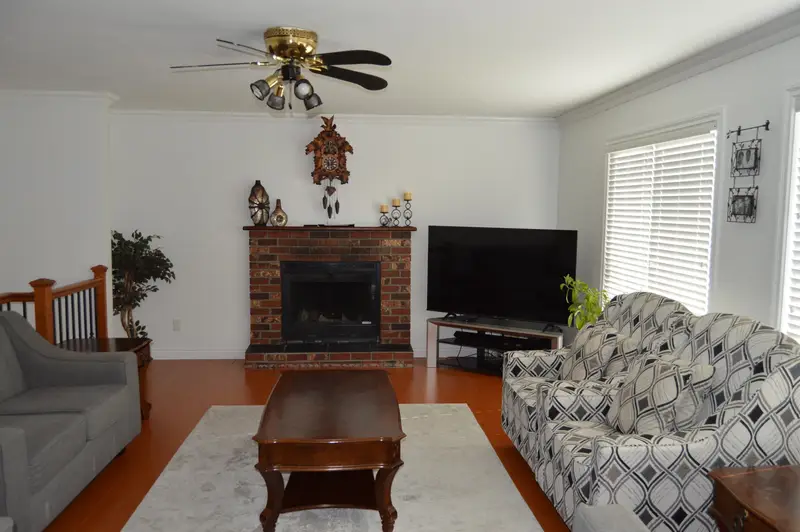 11275 72 AVENUE - photo 3 of 24