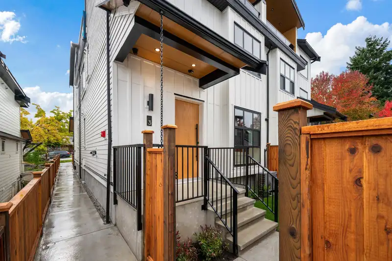 3 3065 CHARLES STREET - photo 2 of 40