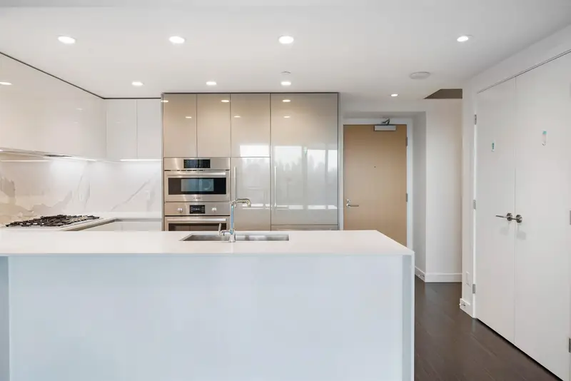 507 2085 SKYLINE COURT - photo 4 of 25