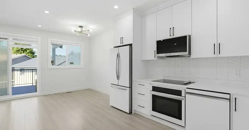 112 SPRINGFIELD DRIVE - photo 4 of 39