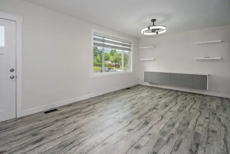 8762 BELLEVUE DRIVE - photo 3 of 37