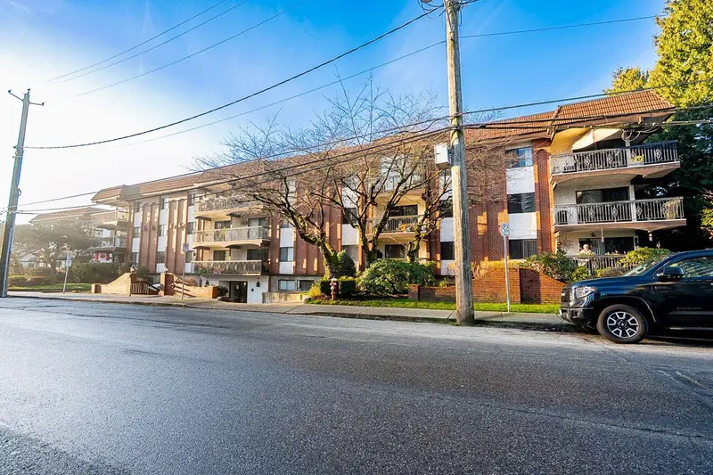 104 707 HAMILTON STREET - photo 3 of 24