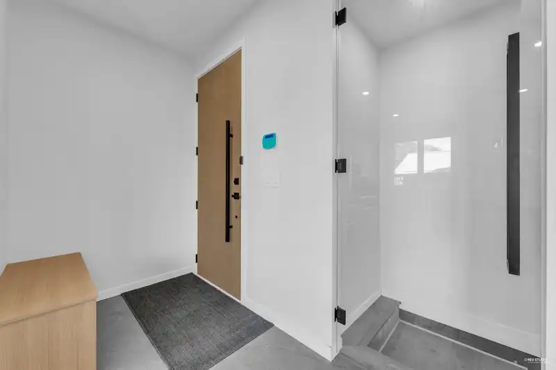 2 2091 E 20TH AVENUE - photo 4 of 39