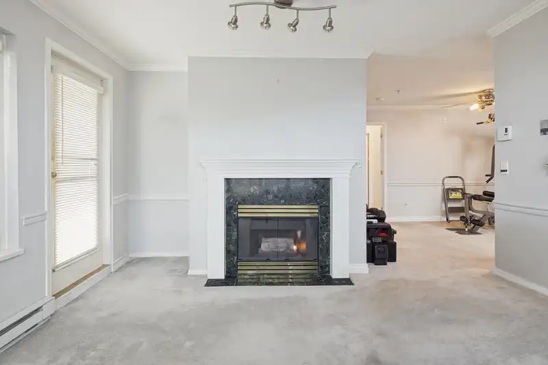 305 5977 177B STREET - photo 4 of 20