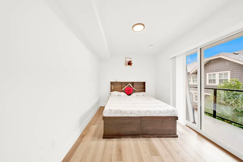 33 10488 124 STREET - photo 4 of 25