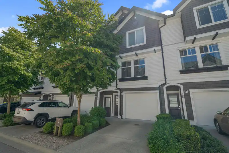 27 14271 60 AVENUE - photo 1 of 28
