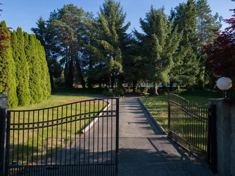 21480 18 AVENUE - photo 4 of 25