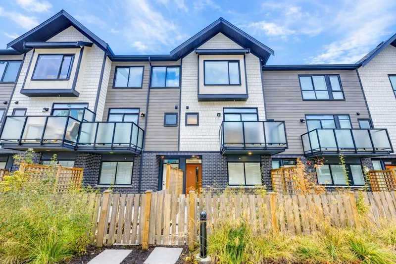 54 4337 BOUNDARY ROAD - photo 1 of 25