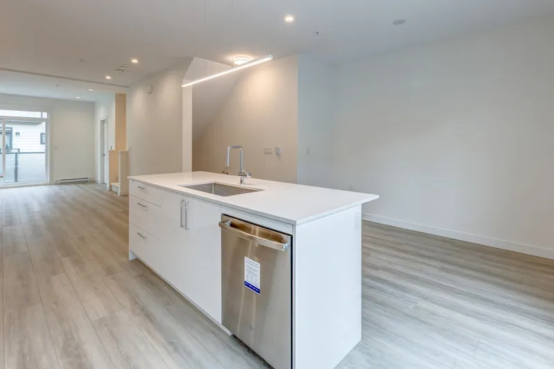 54 4337 BOUNDARY ROAD - photo 4 of 25