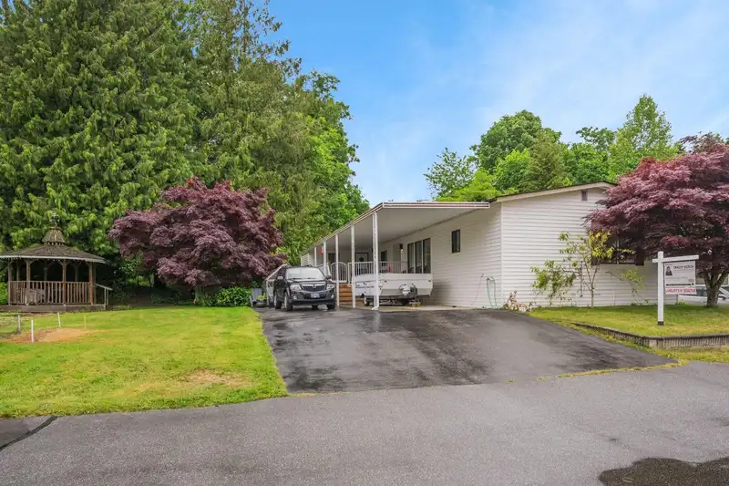 27 27111 0 AVENUE - photo 1 of 35