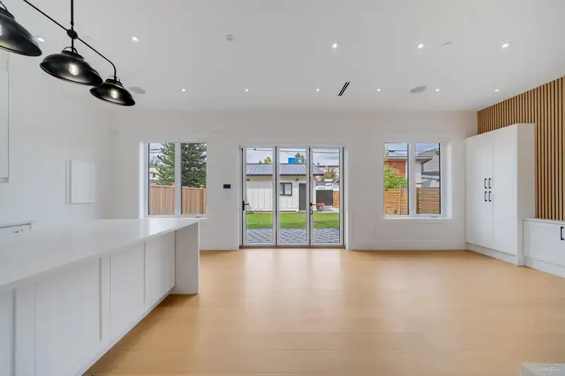 2 4463 WALDEN STREET - photo 4 of 34