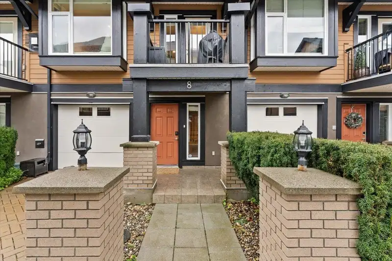 8 4766 55B STREET - photo 3 of 33