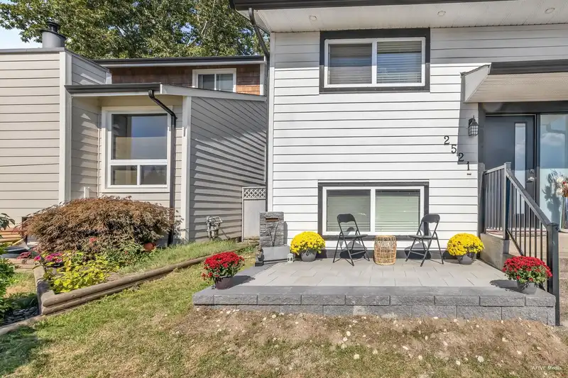 2521 WILDING CRESCENT - photo 3 of 33