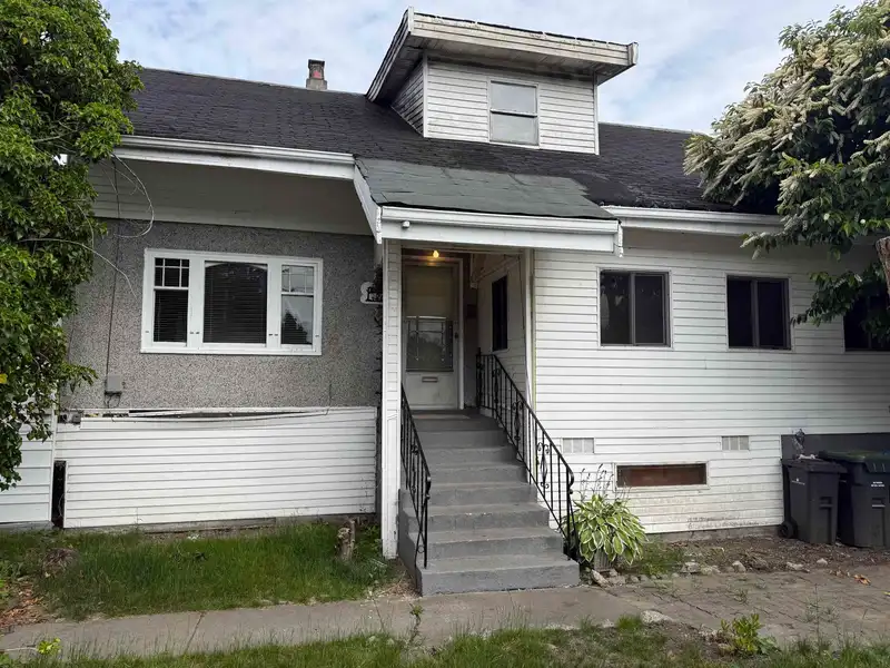 220 DEVOY STREET - photo 1 of 20