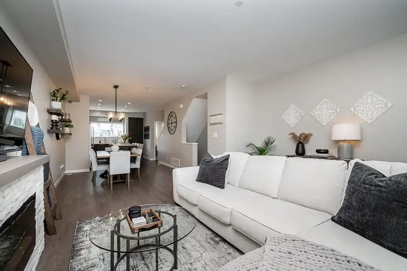 46 19451 SUTTON AVENUE - photo 4 of 40