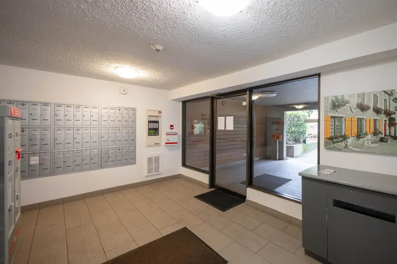 215 251 W 4TH STREET - photo 3 of 25