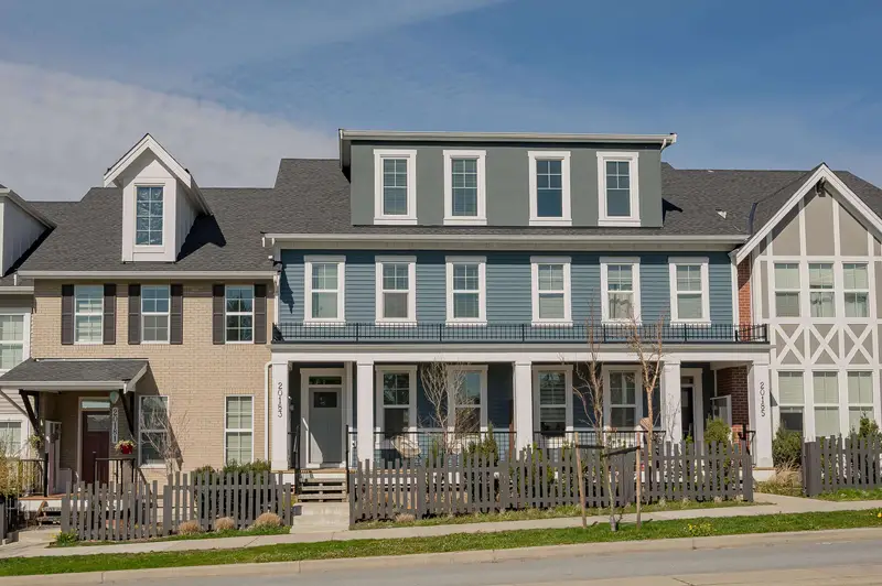 20183 83 AVENUE - photo 2 of 25