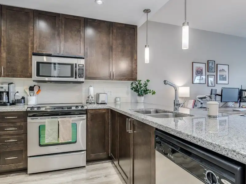 216 2368 MARPOLE AVENUE - photo 2 of 21