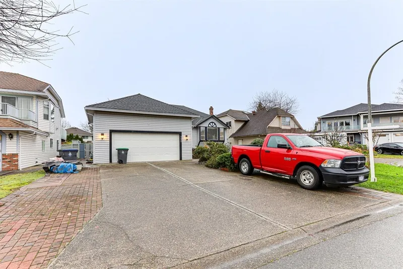 9420 157 STREET - photo 2 of 25