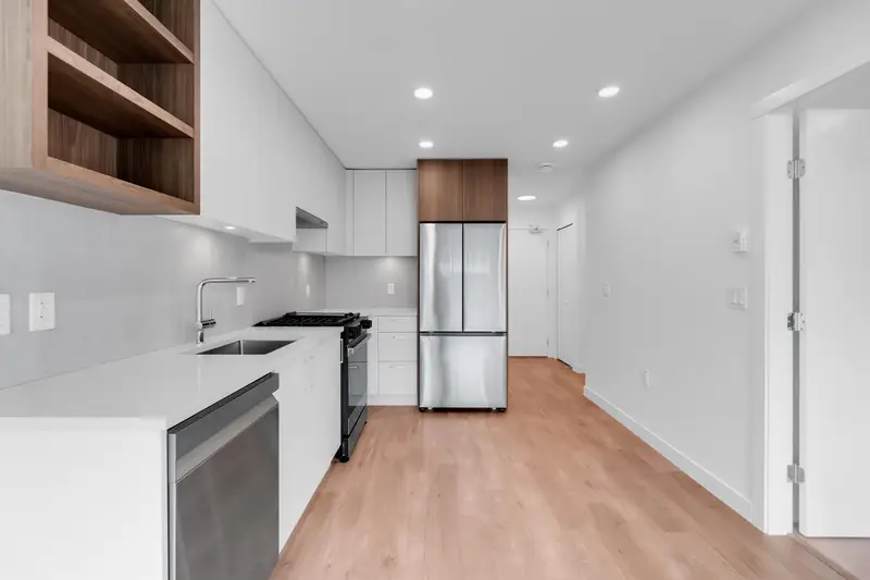 514 723 GROVER AVENUE - photo 1 of 25