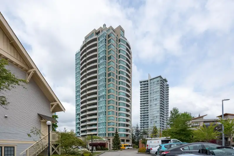905 6659 SOUTHOAKS CRESCENT - photo 1 of 35