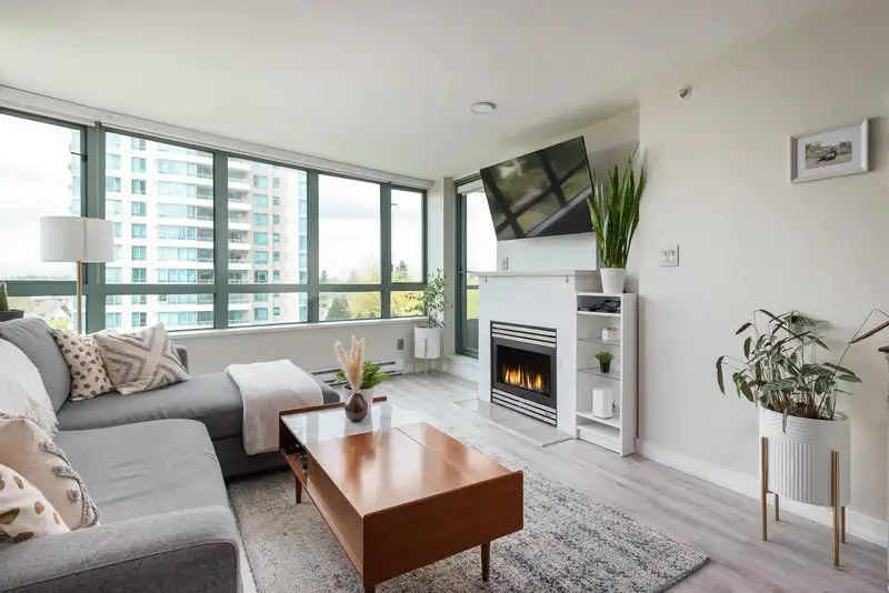 905 6659 SOUTHOAKS CRESCENT - photo 2 of 35