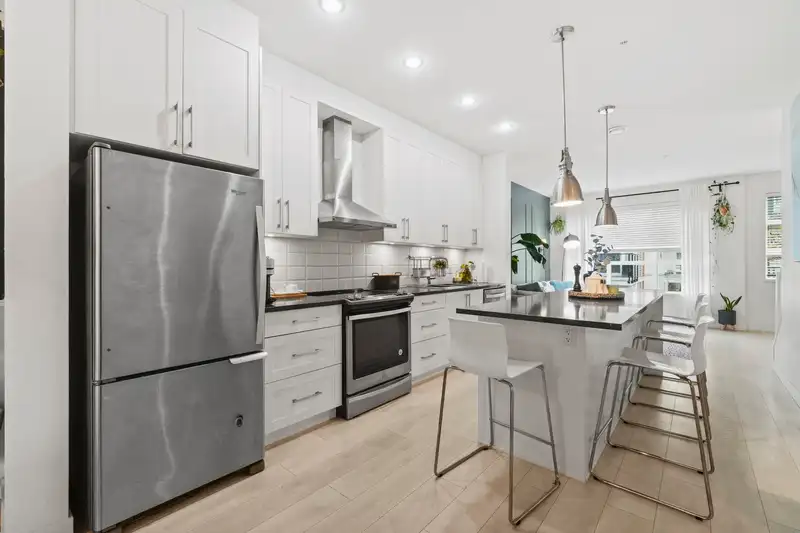 41 20857 77A AVENUE - photo 4 of 23