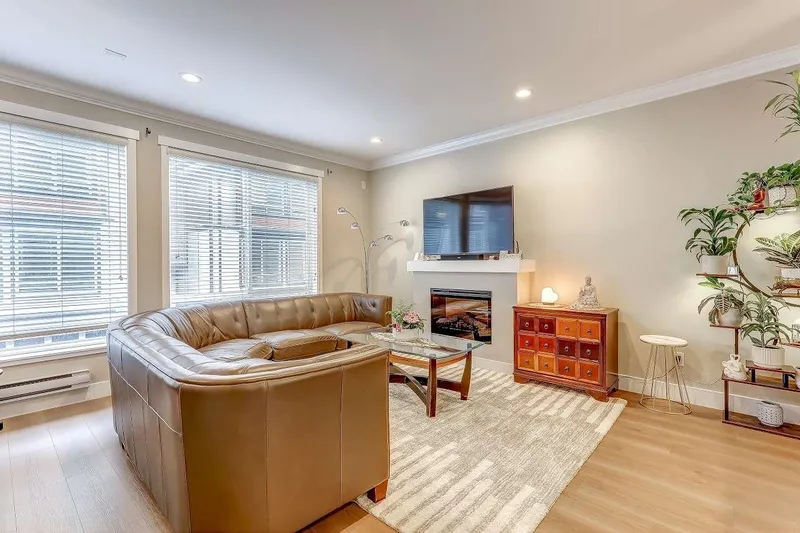 3 6378 142 STREET - photo 2 of 25