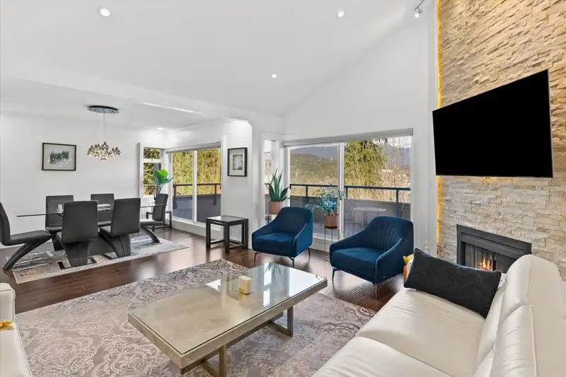 62 SHORELINE CIRCLE - photo 2 of 25