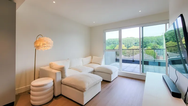 401 2235 E BROADWAY - photo 3 of 25