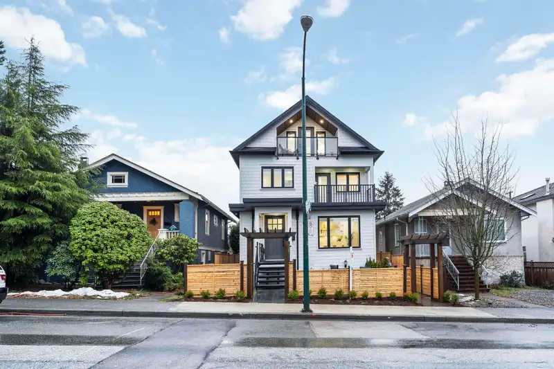 2560 DUNDAS STREET - photo 3 of 32