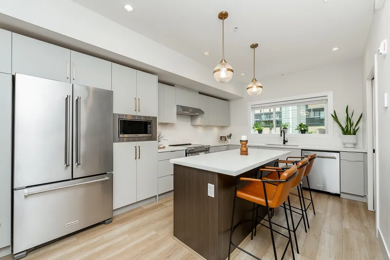 202 80 ELGIN STREET - photo 1 of 25