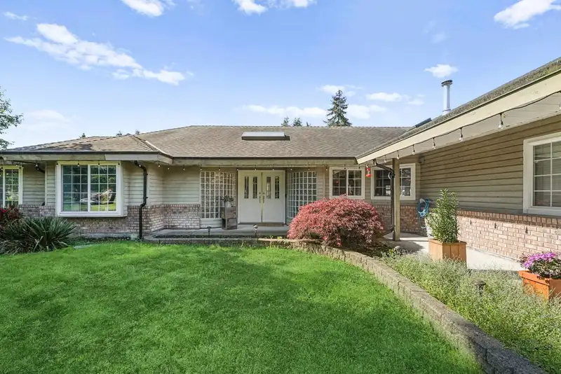 25040 57 AVENUE - photo 4 of 40