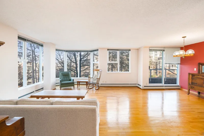 404 522 MOBERLY ROAD - photo 1 of 25