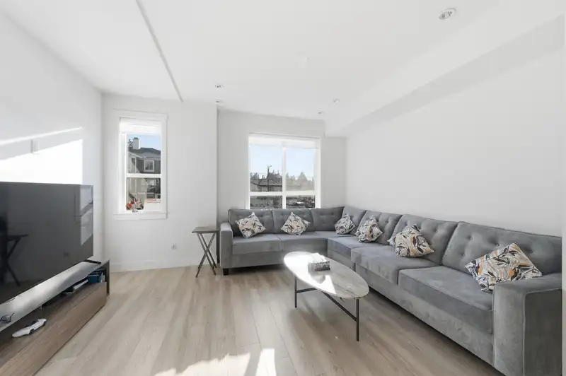 24 11556 72A AVENUE - photo 3 of 27